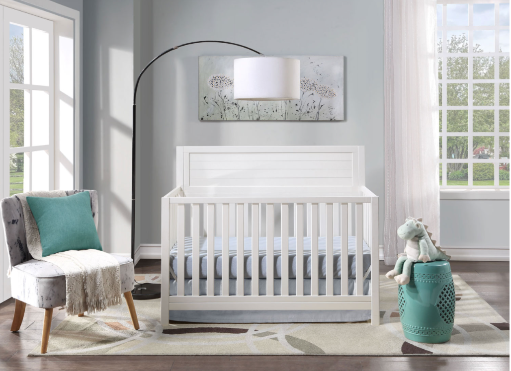 Ti Ami Matteo crib in a nursery set-up.