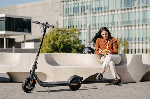Segway Ninebot KickScooter F2 Electric Scooter (700W Motor / 40km Range / 25 km/h Top Speed) - Dark Grey