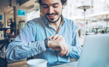 Man wearing smartwatch