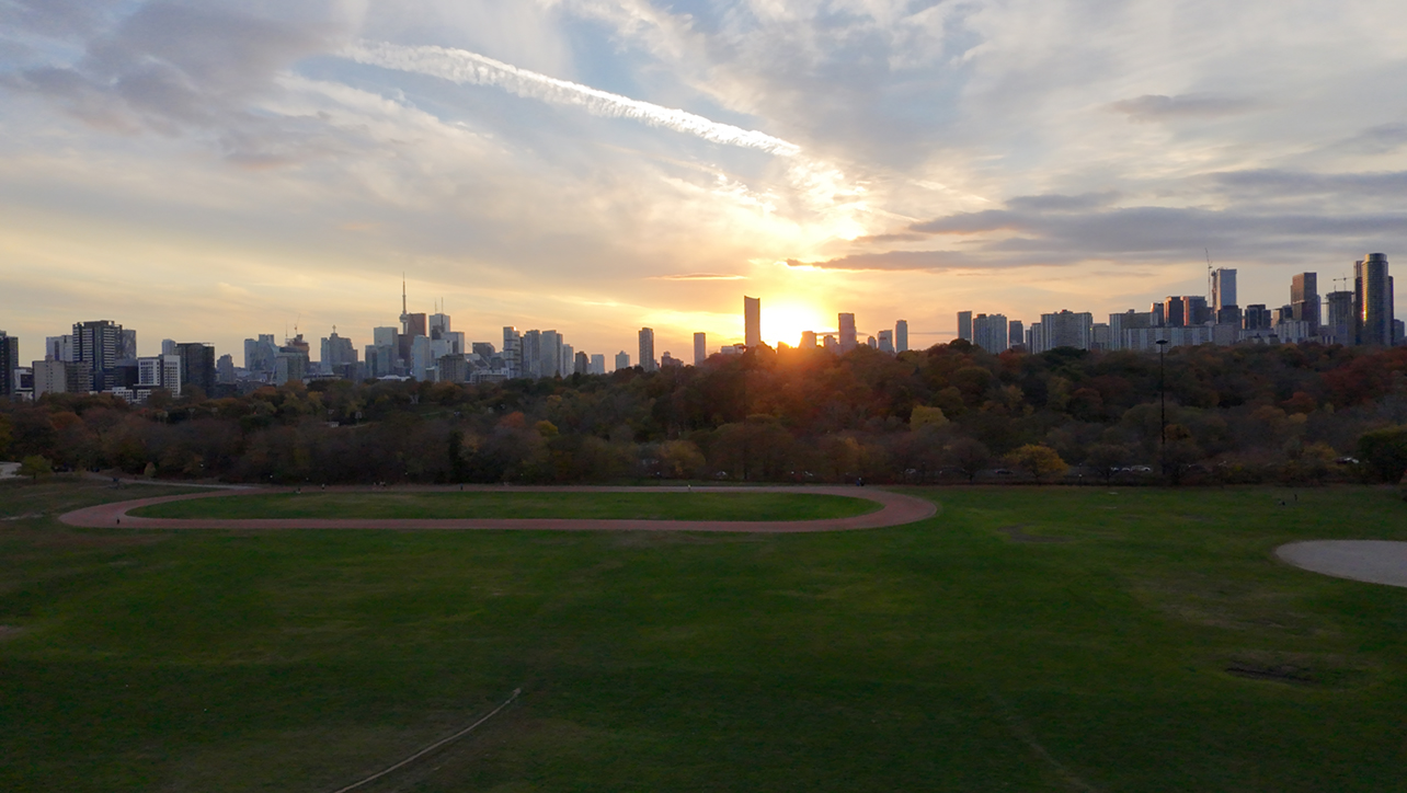 Exemple de photo d'un coucher de soleil prise par le drone Neo de DJI.