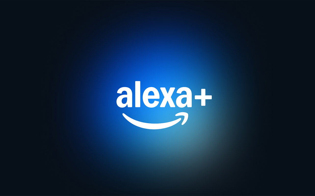 Logo Alexa+ en blanc sur fond bleu et noir.